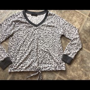 SOLD!    VGUC cotton lounge top with bottom drawstring